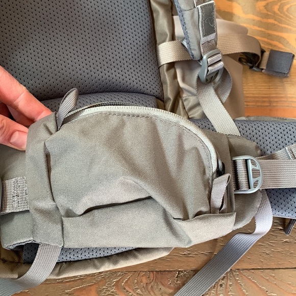 Mystery Ranch women’s Coulee 30L backpack, Pebble, size xs/s, EUC! - Picture 5 of 8